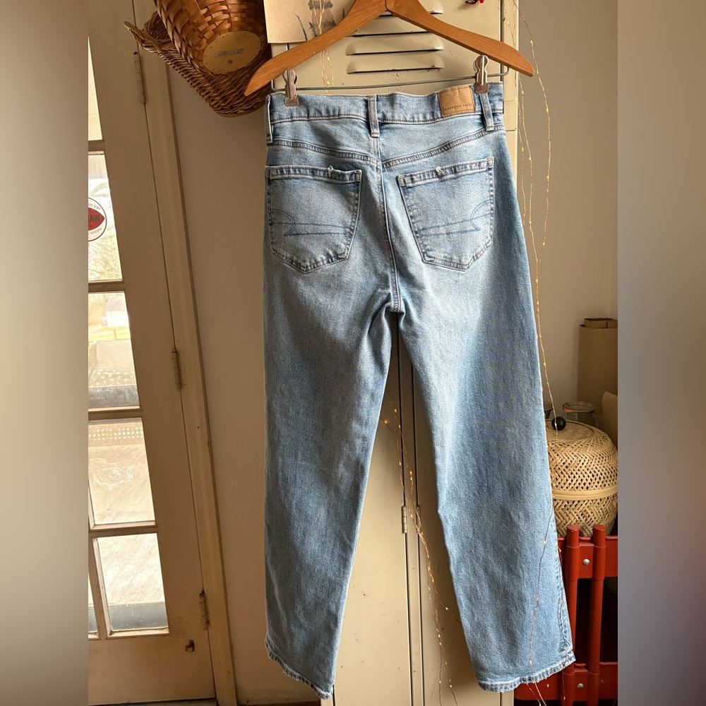 AE Strigid Low-Rise Ex-Boyfriend Jean - Picture 8 of 15